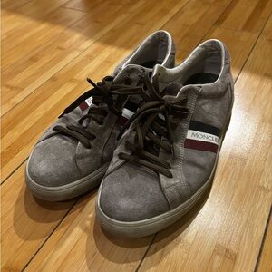 Moncler Men's Gray Suede Low-Top Sneakers.mf0703